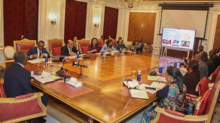 Sanidad se plantea introducir fármacos de acción prolongada en su campaña contra el VIH